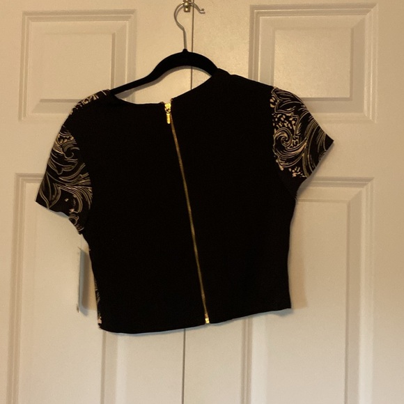 Beautiful print crop top - Picture 3 of 3